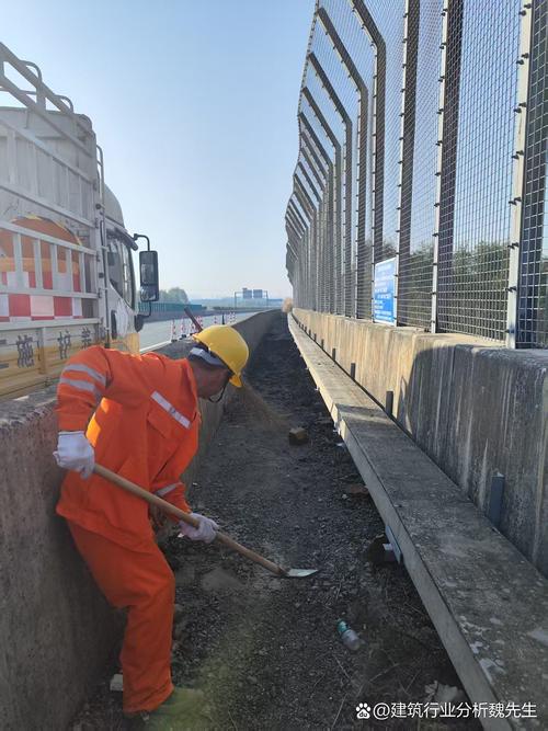 有朋友发来了一个高速公路波形护栏更换工程,一起来看看它的劳务分包